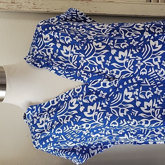 Pendleton woolenmills floral blue and white sleeveles rayon top size medium - Picture 2 of 9